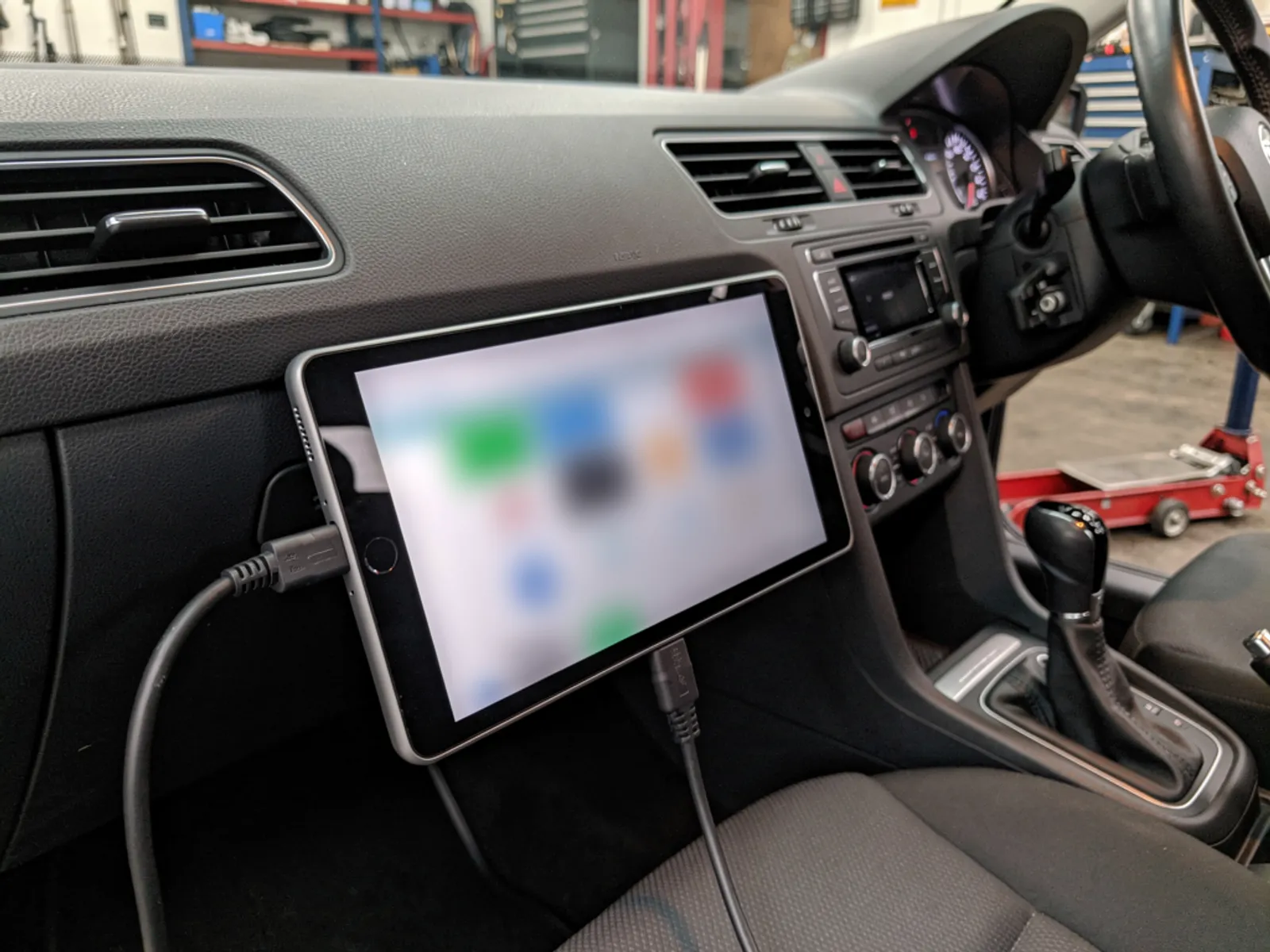 Diagnostic scan on dashboard warning light, Wigston